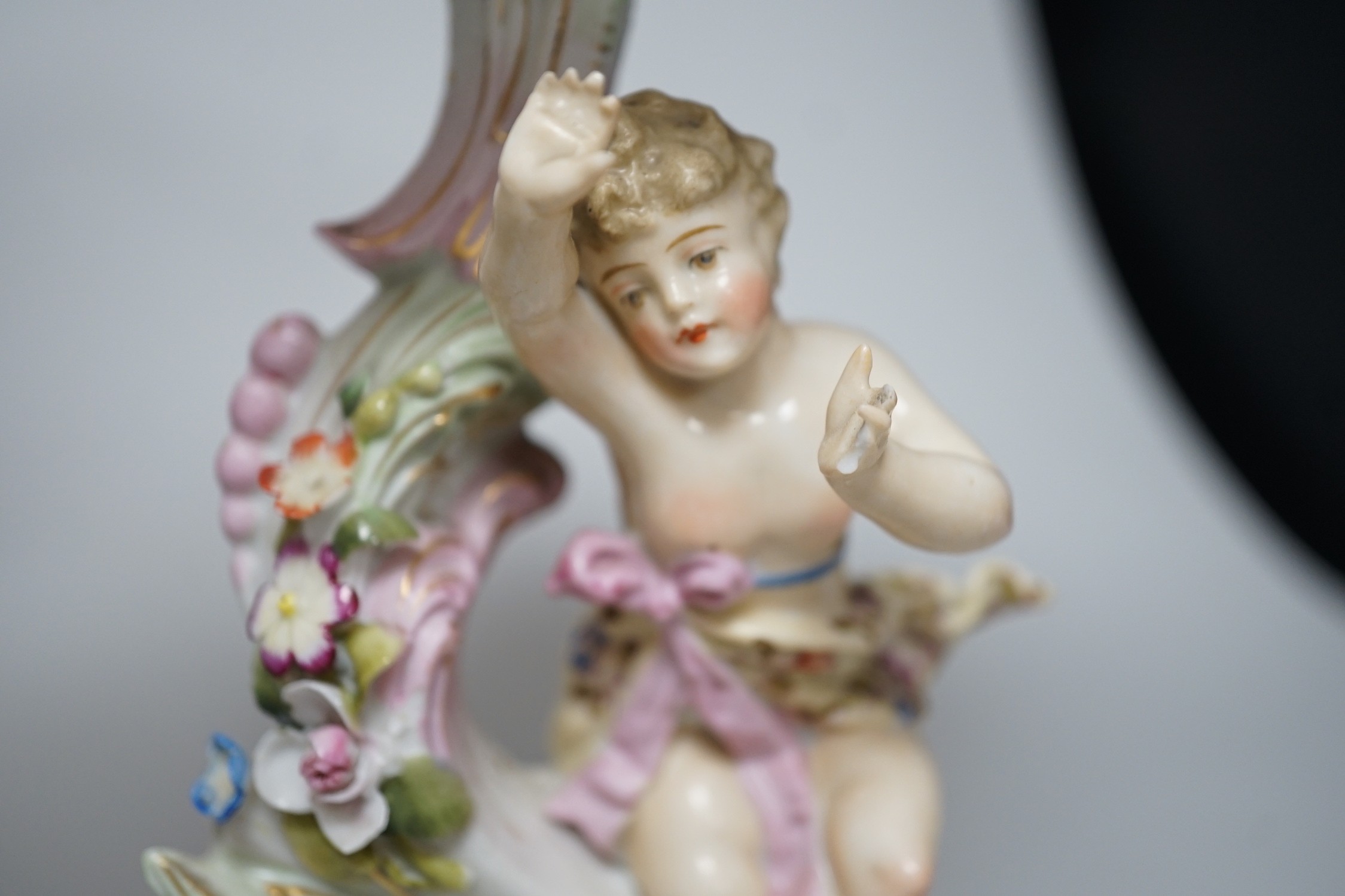 A Sitzendorf figural pedestal bowl and a similar lamp